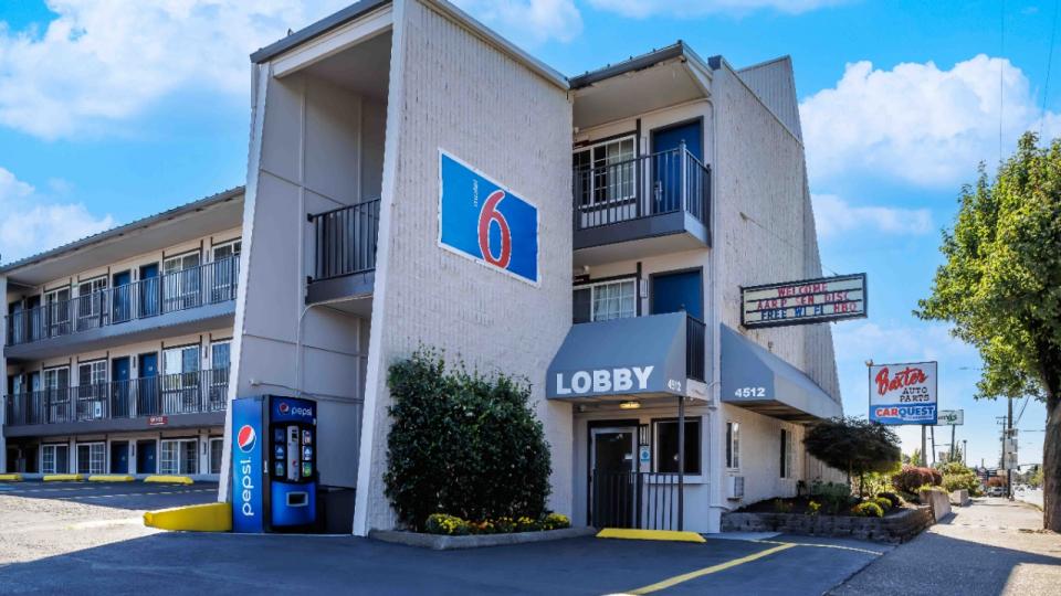 Motel in Portland Oregon Hotels near Clackamas Town Center Portland